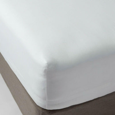 Full 300 Thread Count Ultra Soft Fitted Sheet White - Threshold™